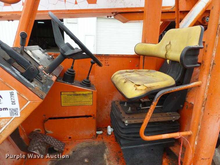 image for item DE7795 Sky Trak 5028 telehandler