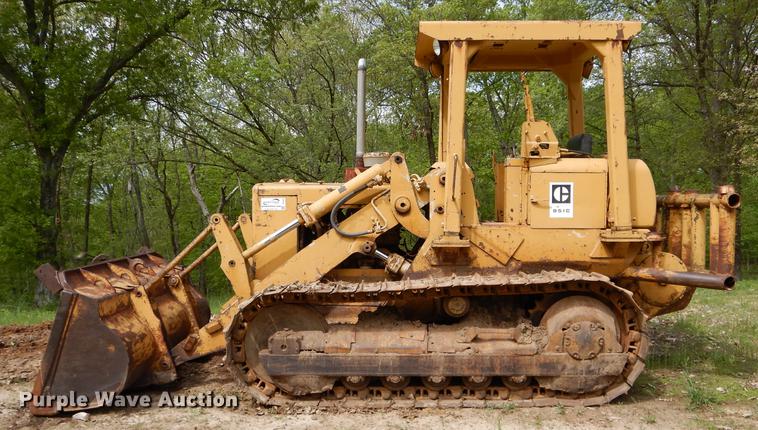 image for item DE8381 Caterpillar 951C track loader