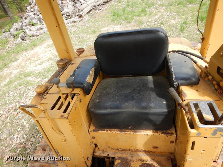image for item DE8381 Caterpillar 951C track loader