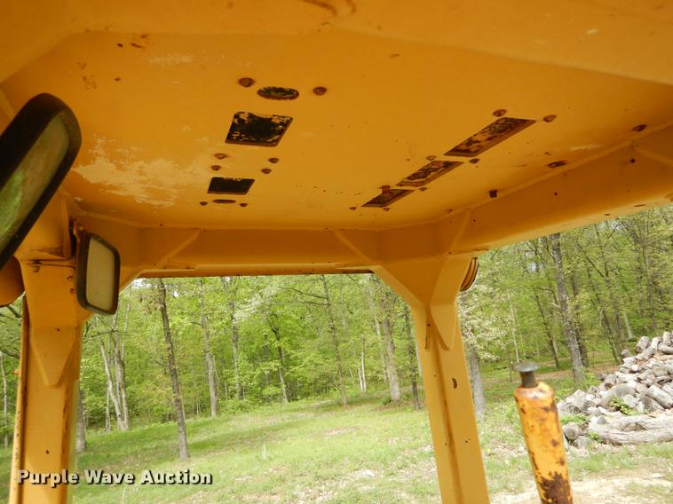 image for item DE8381 Caterpillar 951C track loader