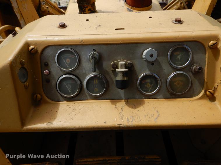 image for item DE8381 Caterpillar 951C track loader