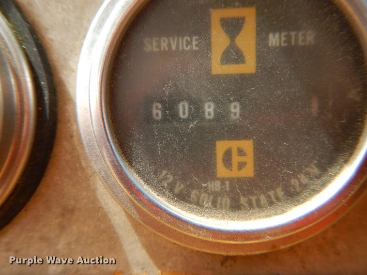 image for item DE8381 Caterpillar 951C track loader