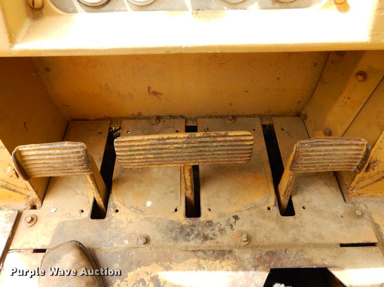 image for item DE8381 Caterpillar 951C track loader