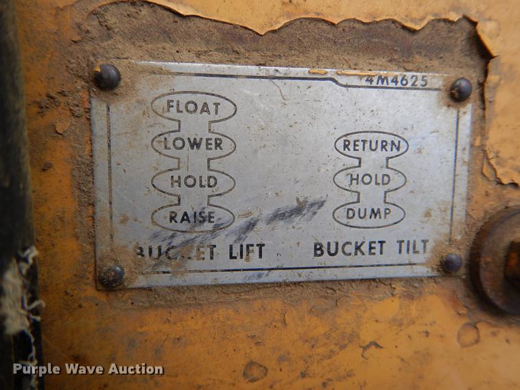 image for item DE8381 Caterpillar 951C track loader