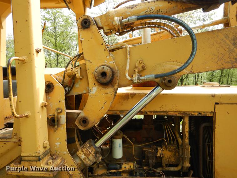 image for item DE8381 Caterpillar 951C track loader
