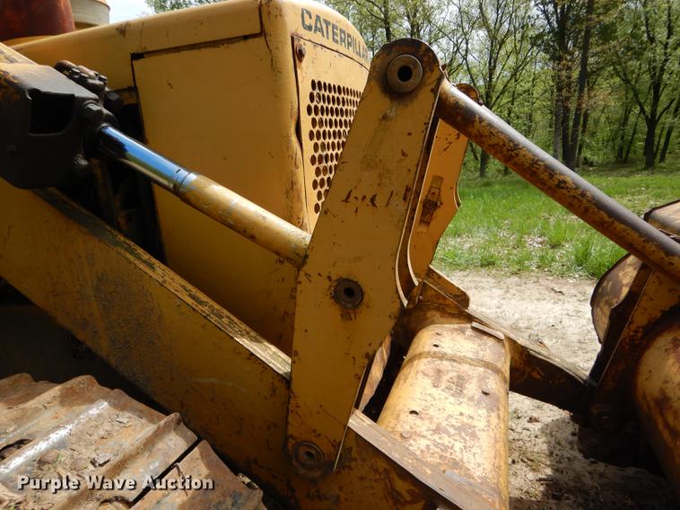 image for item DE8381 Caterpillar 951C track loader