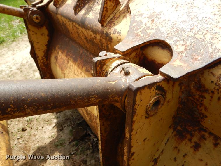 image for item DE8381 Caterpillar 951C track loader