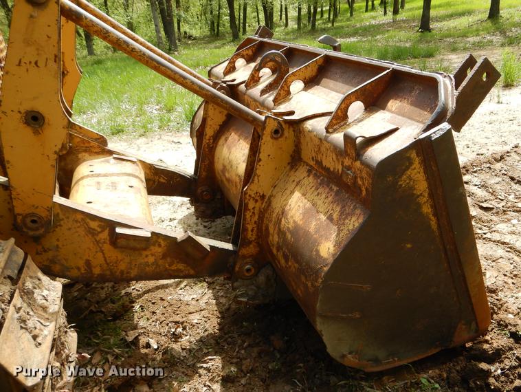 image for item DE8381 Caterpillar 951C track loader