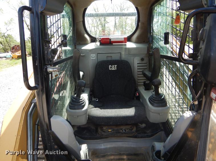 image for item DE8392 2009 Caterpillar 289C skid steer