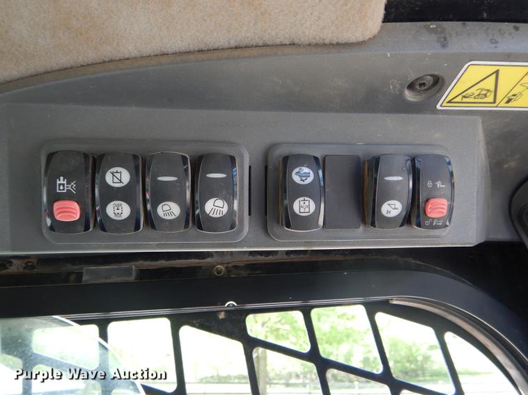 image for item DE8392 2009 Caterpillar 289C skid steer
