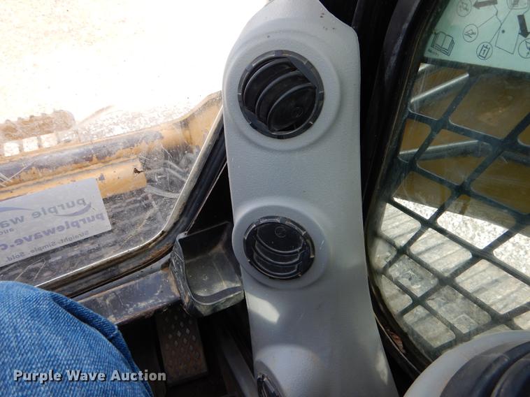 image for item DE8392 2009 Caterpillar 289C skid steer