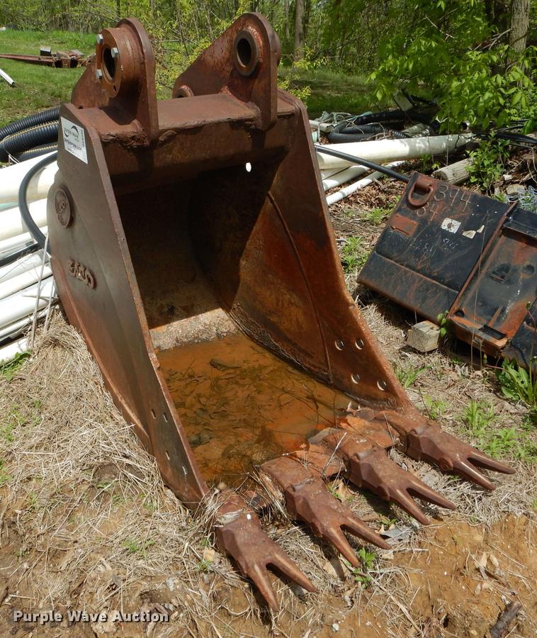 image for item DE8395 Esco SE210-2 32"W four tooth excavator bucket