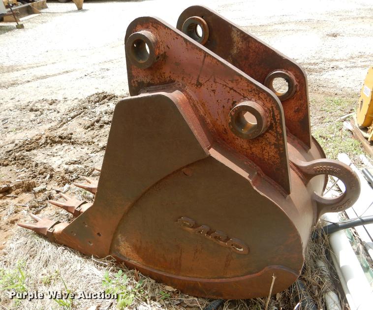 image for item DE8395 Esco SE210-2 32"W four tooth excavator bucket