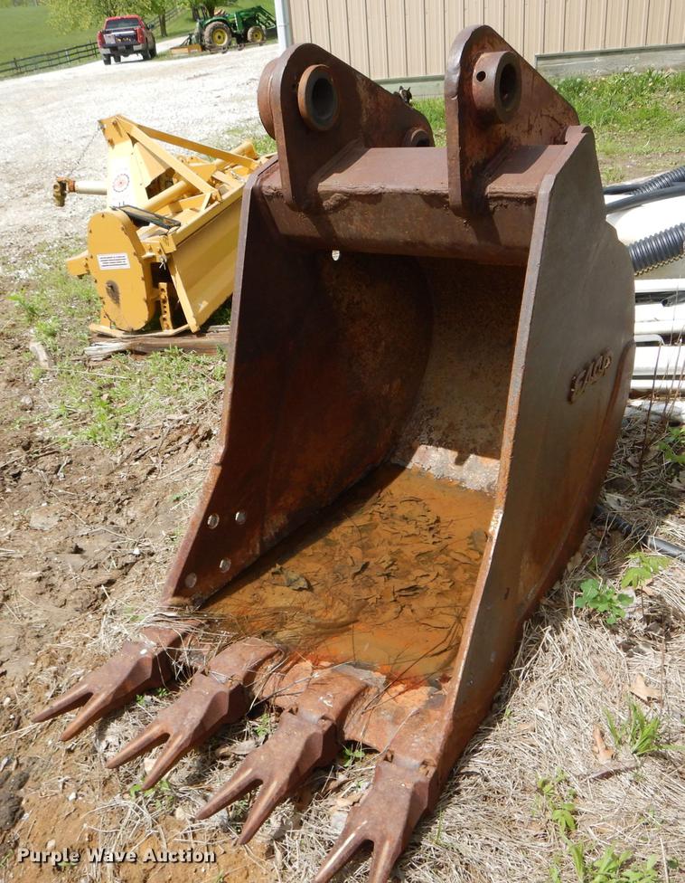 image for item DE8395 Esco SE210-2 32"W four tooth excavator bucket