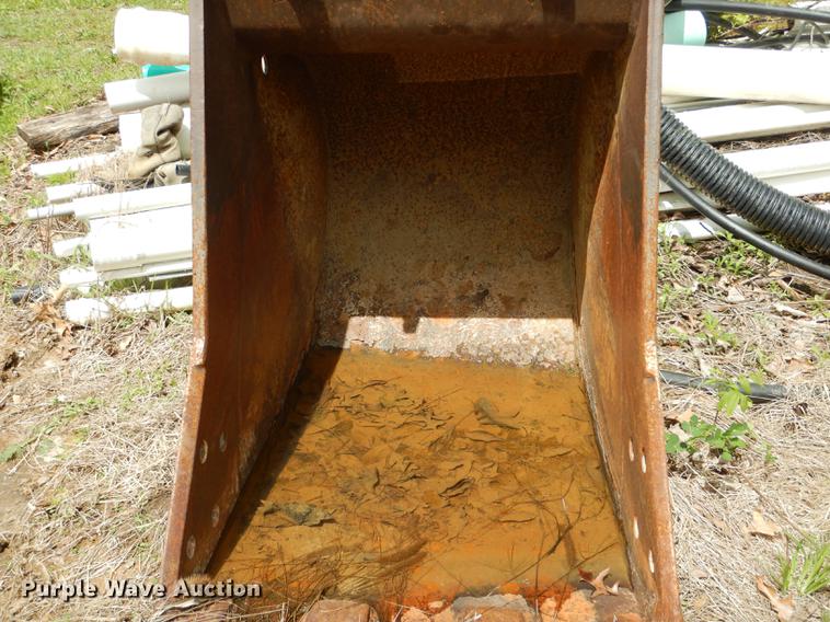 image for item DE8395 Esco SE210-2 32"W four tooth excavator bucket