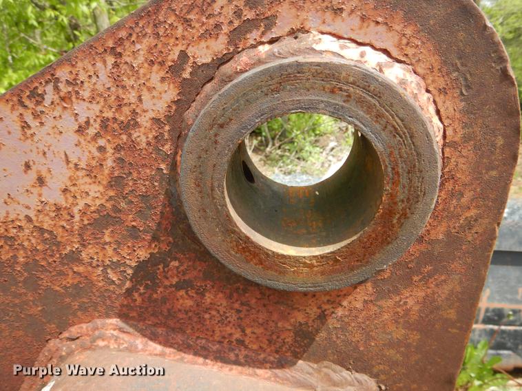 image for item DE8395 Esco SE210-2 32"W four tooth excavator bucket