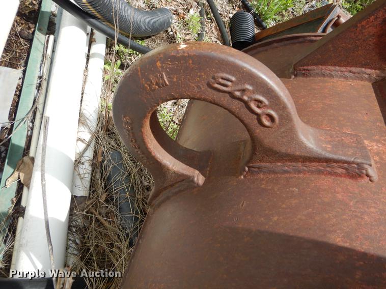 image for item DE8395 Esco SE210-2 32"W four tooth excavator bucket