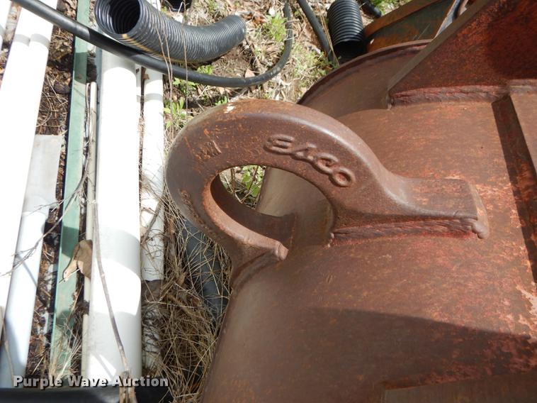 image for item DE8395 Esco SE210-2 32"W four tooth excavator bucket