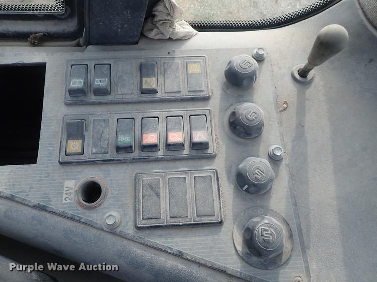 image for item DF1113 2001 New Holland LW110 wheel loader