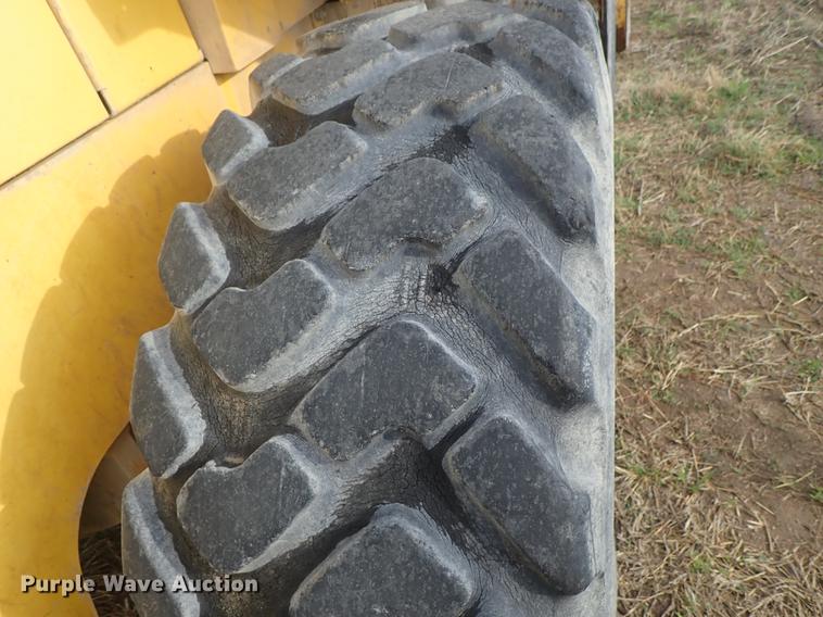 image for item DF1113 2001 New Holland LW110 wheel loader