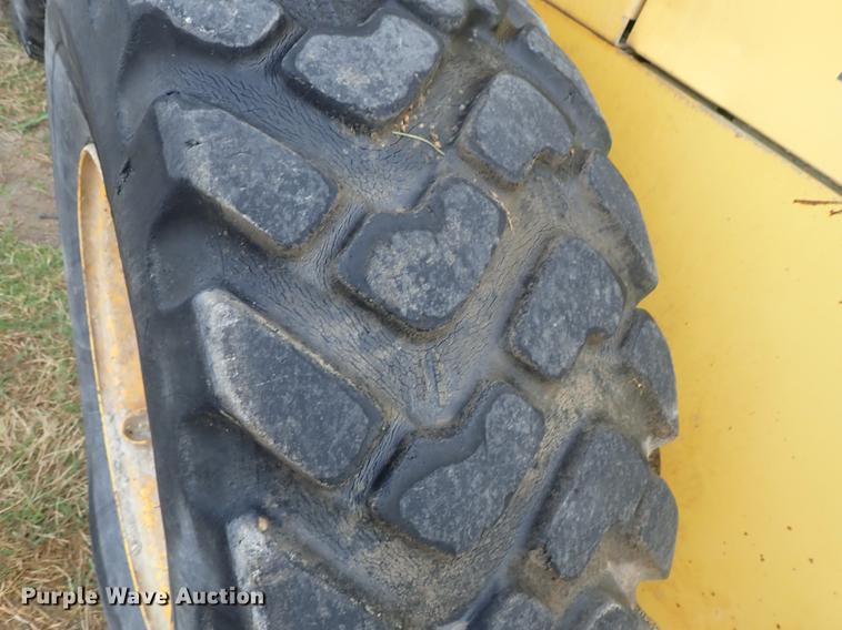 image for item DF1113 2001 New Holland LW110 wheel loader