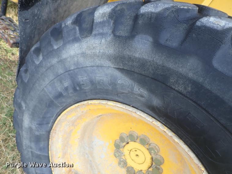 image for item DF1113 2001 New Holland LW110 wheel loader