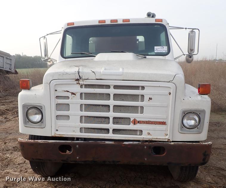 image for item DF1115 1988 International 1754 service truck