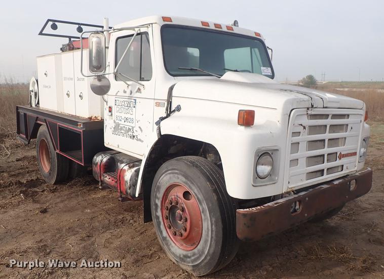image for item DF1115 1988 International 1754 service truck