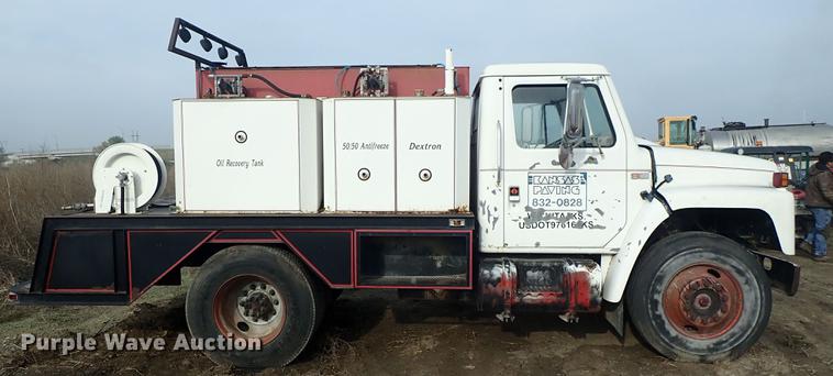 image for item DF1115 1988 International 1754 service truck