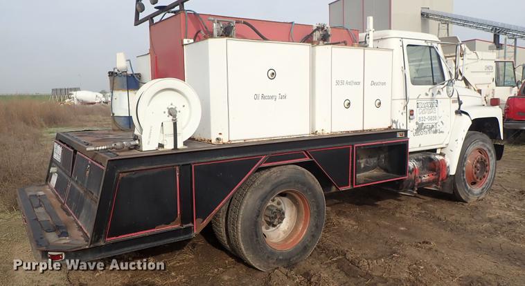 image for item DF1115 1988 International 1754 service truck