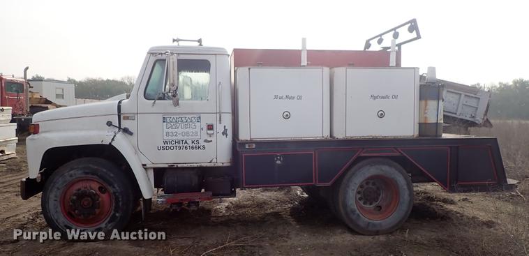 image for item DF1115 1988 International 1754 service truck