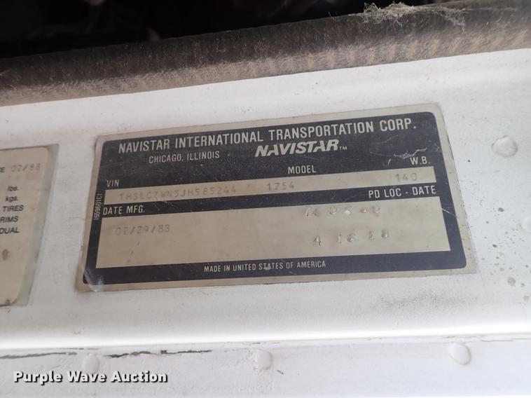 image for item DF1115 1988 International 1754 service truck