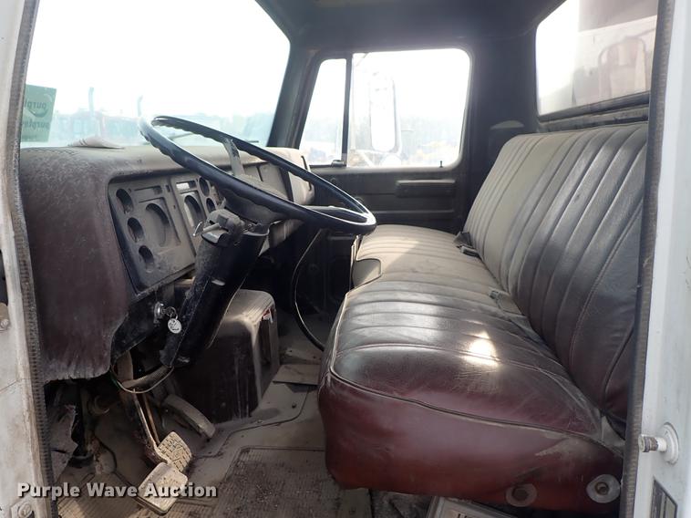 image for item DF1115 1988 International 1754 service truck