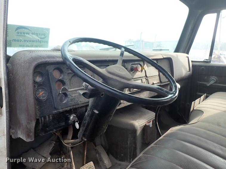 image for item DF1115 1988 International 1754 service truck