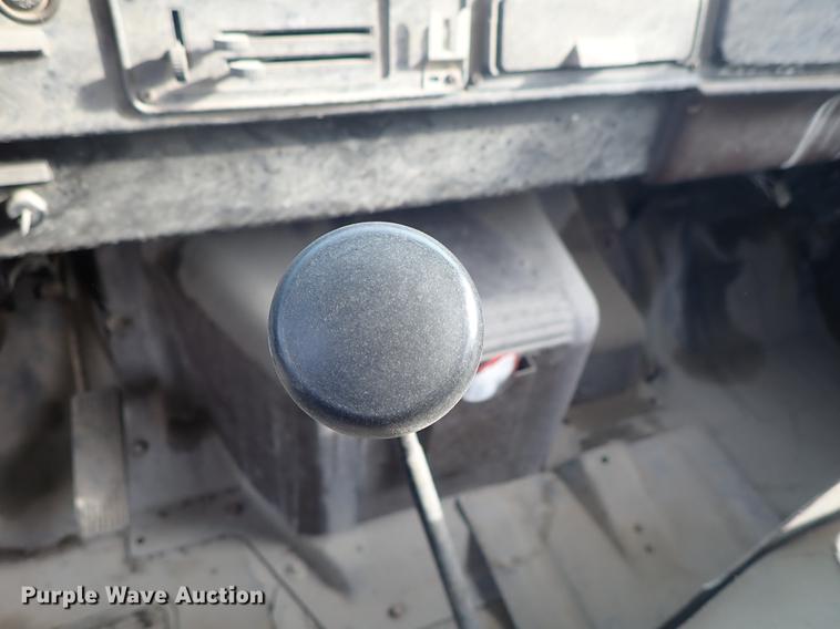 image for item DF1115 1988 International 1754 service truck