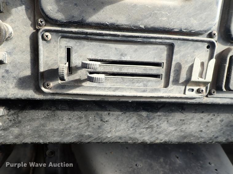 image for item DF1115 1988 International 1754 service truck