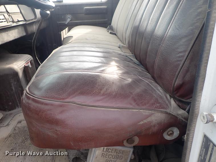 image for item DF1115 1988 International 1754 service truck