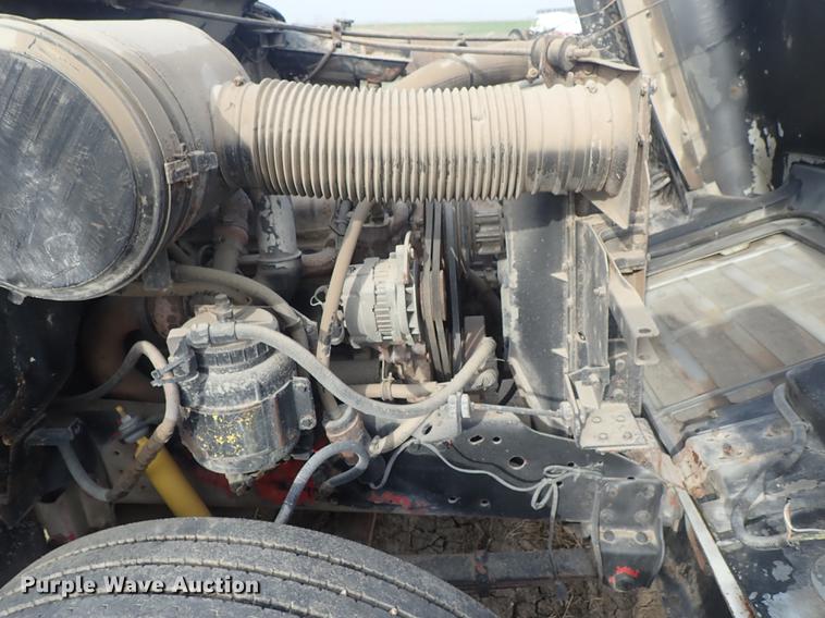 image for item DF1115 1988 International 1754 service truck