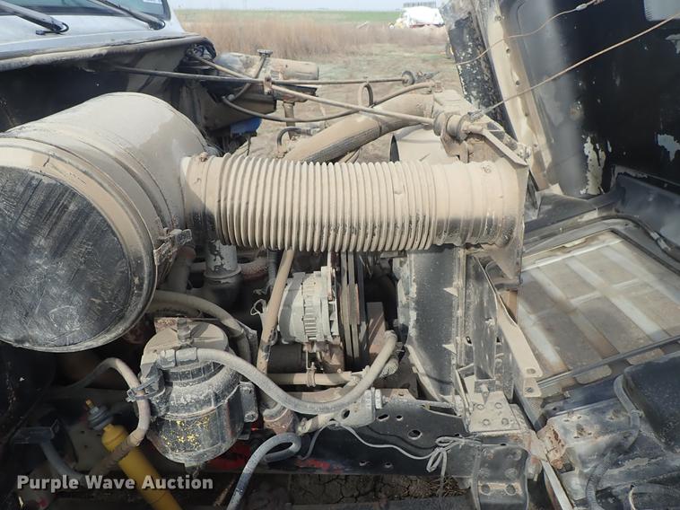 image for item DF1115 1988 International 1754 service truck