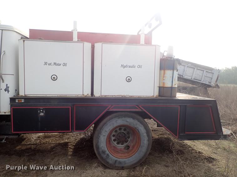 image for item DF1115 1988 International 1754 service truck