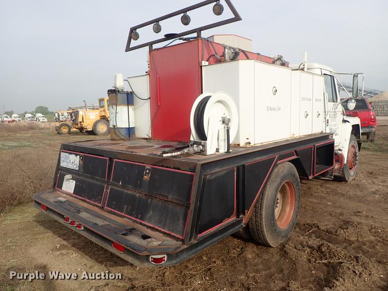 image for item DF1115 1988 International 1754 service truck