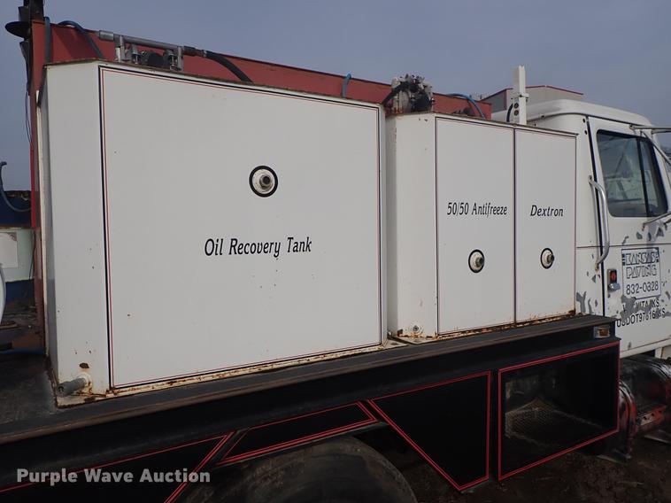 image for item DF1115 1988 International 1754 service truck