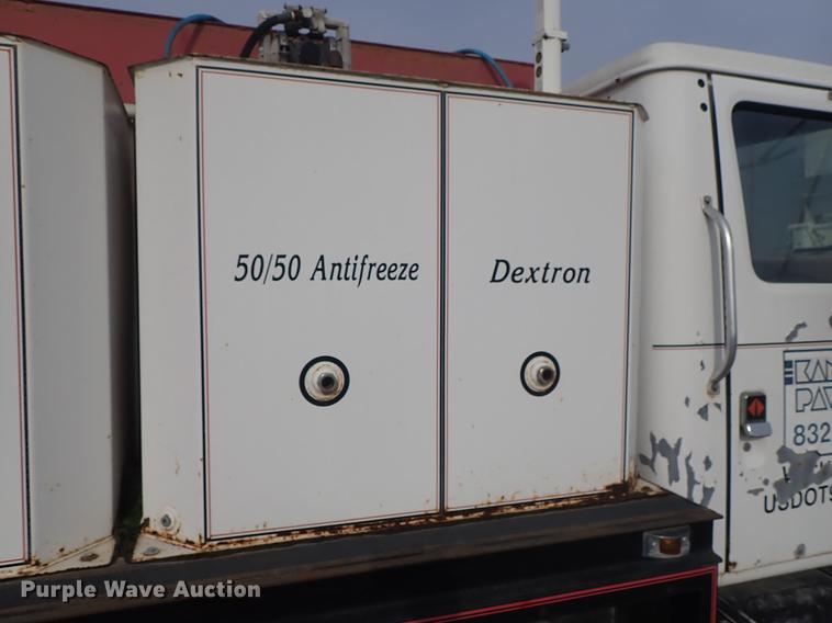 image for item DF1115 1988 International 1754 service truck