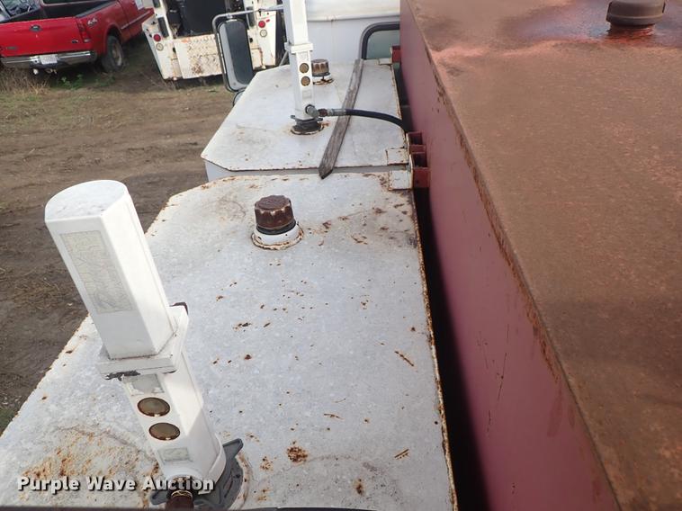 image for item DF1115 1988 International 1754 service truck