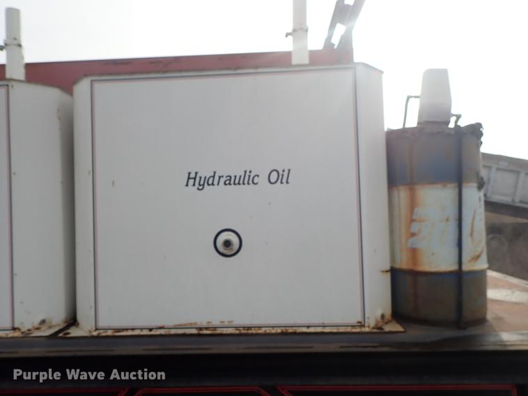 image for item DF1115 1988 International 1754 service truck