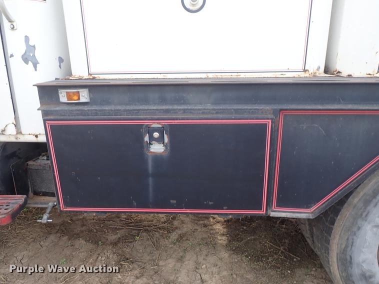 image for item DF1115 1988 International 1754 service truck