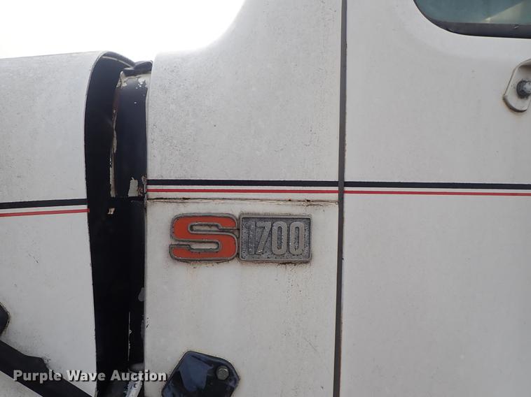 image for item DF1115 1988 International 1754 service truck