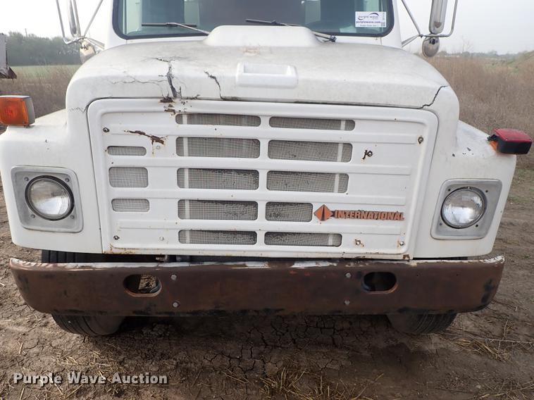 image for item DF1115 1988 International 1754 service truck