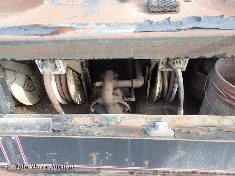 image for item DF1115 1988 International 1754 service truck