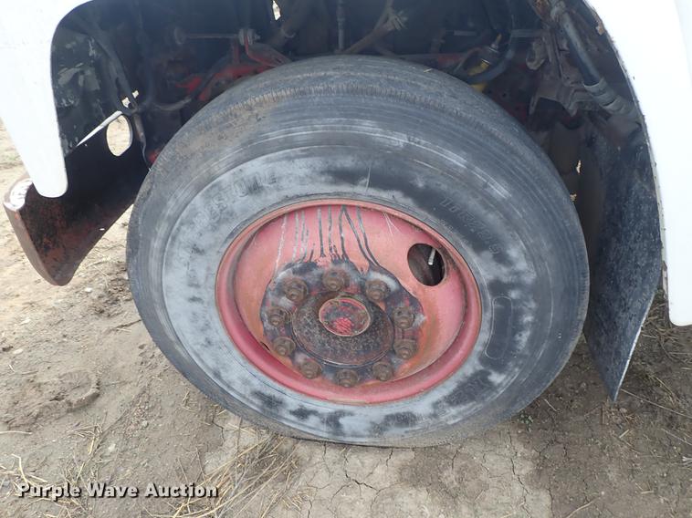 image for item DF1115 1988 International 1754 service truck